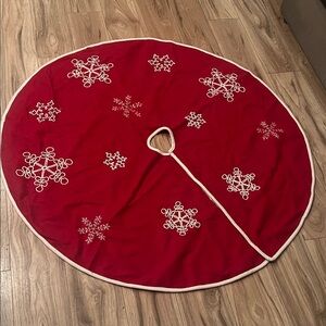 Red Snowflake Christmas Tree Skirt